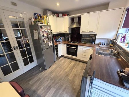 2 bedroom semi-detached house to rent - Photo 4