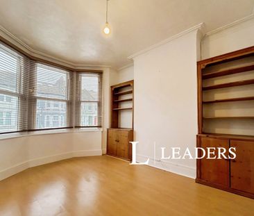 2 bedroom maisonette to rent Cowper Street, Hove, East Sussex, BN3 - Photo 1