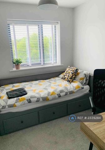 3 bedroom semi-detached house to rent - Photo 5