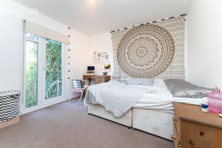 5 bedroom semi-detached house to rent - Photo 3