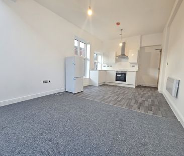 1 bedroom flat Town Centre - Photo 3