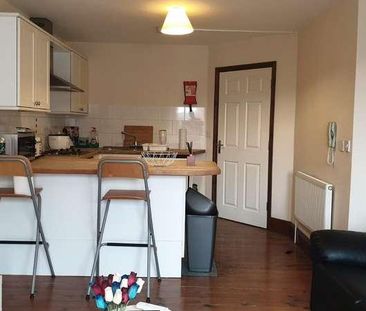 Avondale St // Bed Student Flat // Aug, LN2 - Photo 4