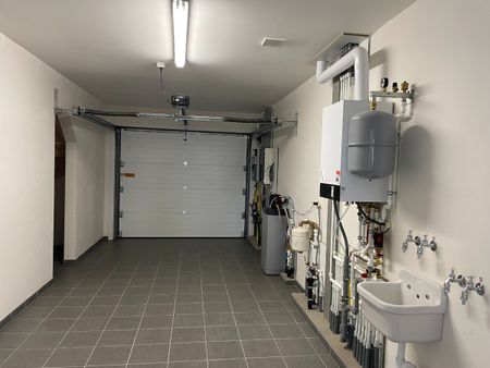 Drie slaapkamer EENGEZINSWONING met garage & tuin - Photo 5