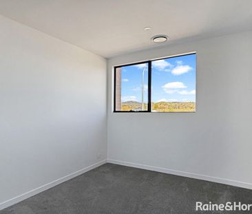 Stylish & Brand New Googong Family Home - Photo 3