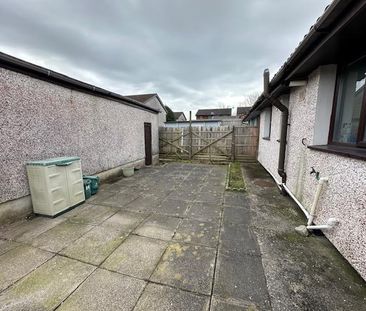 2 bedroom semi-detached bungalow to rent - Photo 6