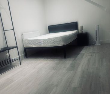 5 Bed Semi-Detached House, Hill House Road, SW16 - Photo 2