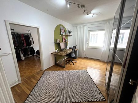 Lichtdurchflutete Altbauwohnung mit Terrasse für stilvolles Stadtleben - Photo 3