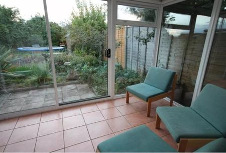 6 bedroom semi-detached house to rent - Photo 2