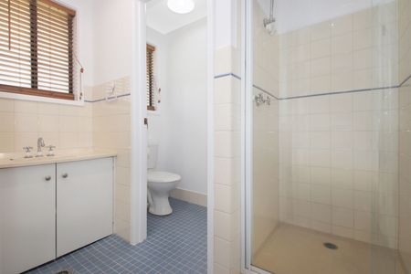 Spacious Family Home in Quiet Court Location - Photo 5