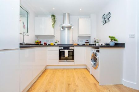 2 bedroom flat to rent - Photo 2