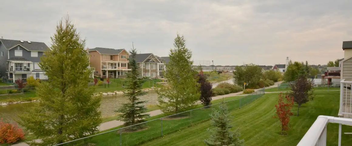 Water View, Finished Walkout Bsment, 3brm End Unit — 3 Bedrooms Townhouse - Photo 1