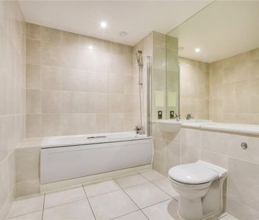 1 bedroom flat in Chiswick - Photo 1