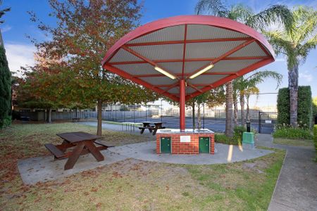 RESORT-STYLE LIVING IN SOUGHT-AFTER FAIRFIELD VIEWS. - Photo 4