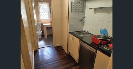 Front 1 bedroom unit - available now - Photo 3