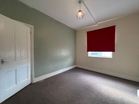 3 bedroom end of terrace house to rent - Photo 2