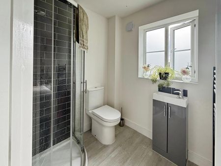 3 bedroom semi-detached house to rent - Photo 2