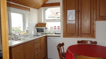 HOLIDAY, 5 Hopefield Avenue, Portrush, BT56 8HB - Photo 5