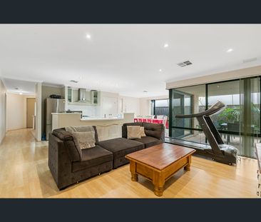 17 Hidcote Turn, Aubin Grove, WA 6164 - Photo 2