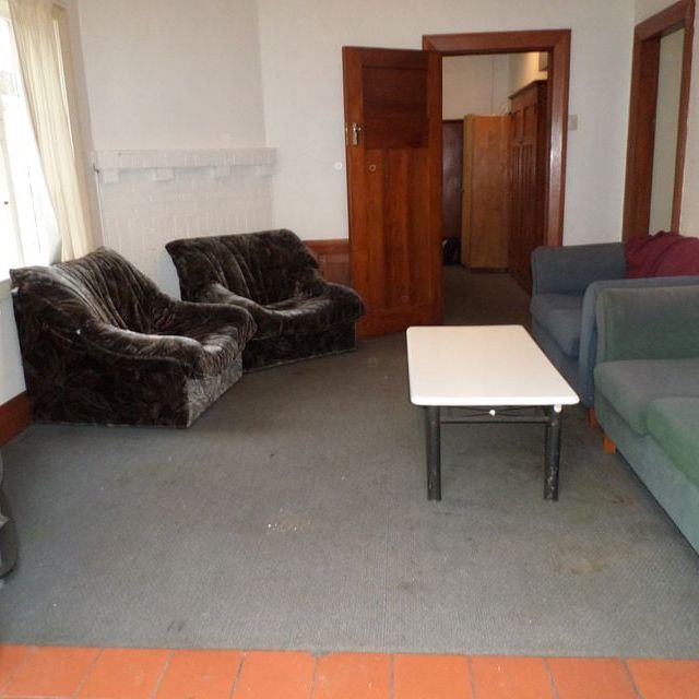 5 bedroom student flat available for the next year - Photo 1