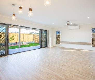 16 Aspen Way, Arundel QLD 4214 - House For Rent | Domain - Photo 3