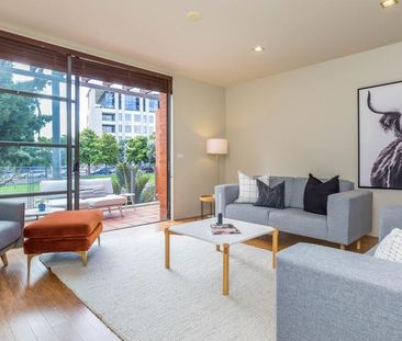 City fringe living! - Photo 3