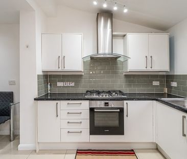4 bedroom terraced house to rent - Photo 1