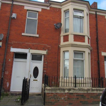 3 bedroom semi-detached house to rent - Photo 2