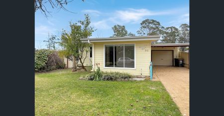 Large Family Home With Flexible Floor Plan - Photo 2