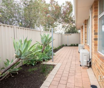 Freshly painted, in front of the park! - Photo 6