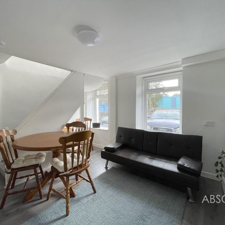 3 bedroom flat to rent - Photo 1