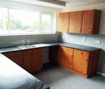 3 bedroom end of terrace house to rent - Photo 2