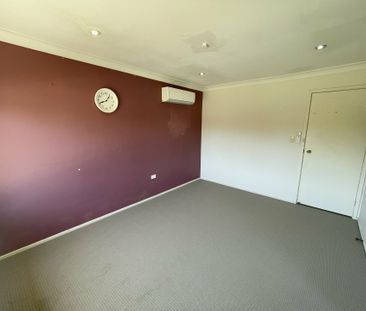 Everything you have been looking for in a townhouse. - Photo 2