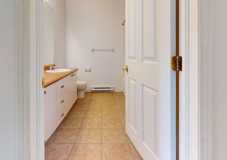 Apartments for Rent in central Gatineau a few minutes from Ottawa. - Photo 2