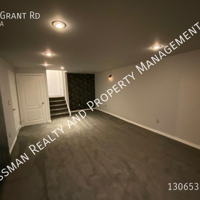 4 Bed, 2.5 Bath FULL HOUSE W/ Garage in Whitmore Park - Photo 1