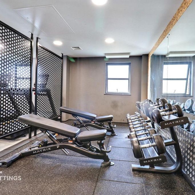 1 bedroom in a flat share to rent - Photo 1