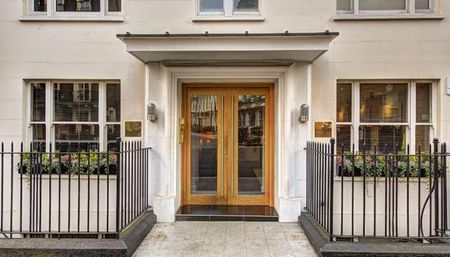 39 Hill Street, London, W1 - Photo 3