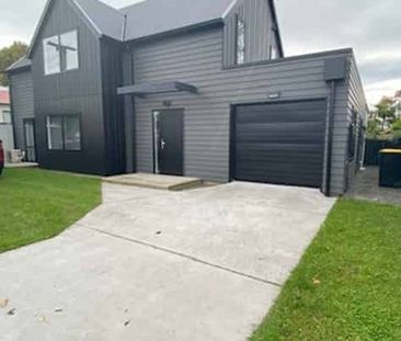 City Living with an Easy Commute! - Photo 2