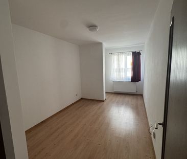 Apartament de inchiriat, 2 camere, parcare, zona Terra - Photo 3