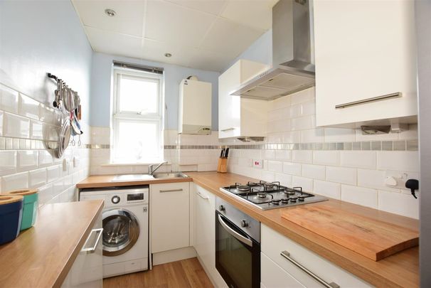 2 bedroom maisonette to rent - Photo 1