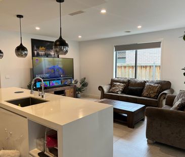 Modern Family Living in Prime Delaray Estate! - Photo 3