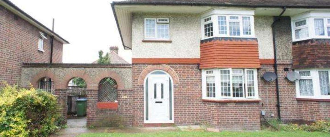 Beedell Avenue Room 5 - Photo 1