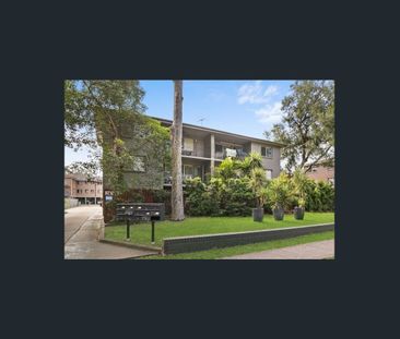 Bright Two Bedroom Unit in an Unbeatable Location! - Photo 5