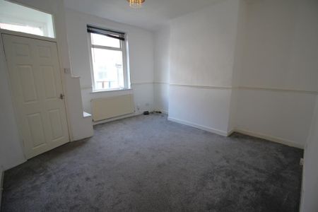 2 bedroom end of terrace house to rent - Photo 2