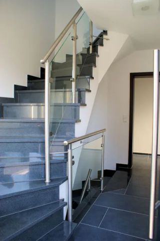 Erdgeschosswohnung mit Einbauküche, Erdwärme und Garten mit unbezahlbarem Blick - Photo 5