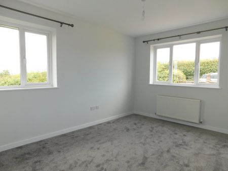 3 bedroom detached bungalow to let - Photo 4