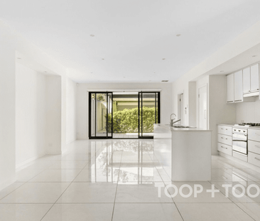 Three bedroom townhouse in Kensington - Photo 5