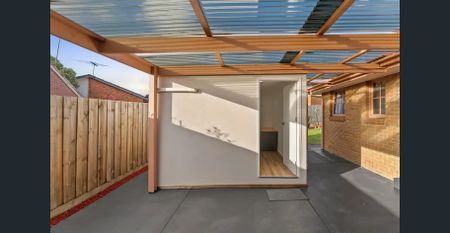 Spacious Family Living in a Prime Narre Warren Location!! - Photo 4