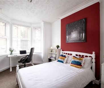 5 bedroom semi-detached house to rent - Photo 3