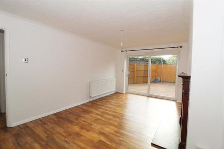 2 bedroom maisonette to rent - Photo 2