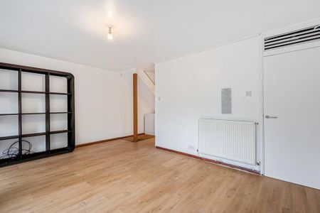 3 bedroom flat to rent - Photo 5